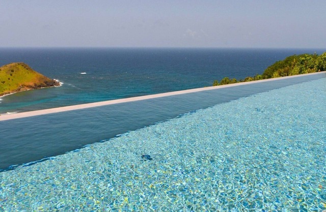 New 5 BDRM Villa w Exceptional Views