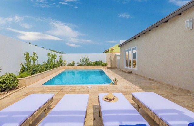 NEW 5BR5.5BA Villa ~ Private Pool ~ Close 2 Beach!