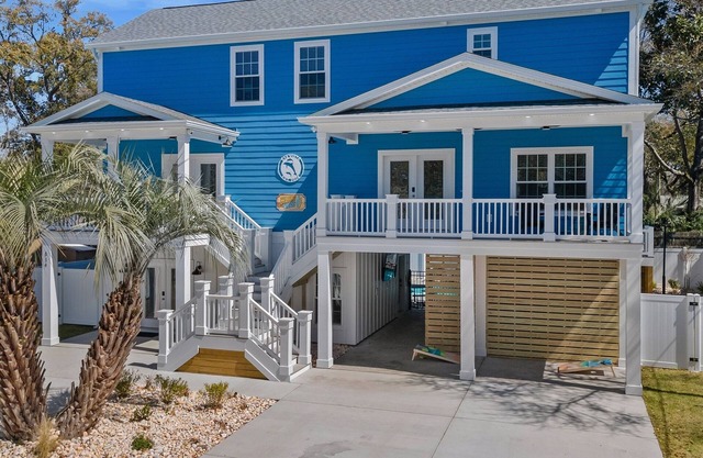 New 6 BR beach house with private hot tub & pool! Walk to beach! Sleeps 18