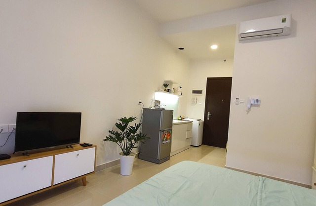 NEW and COZY STUDIO WITH POOL, GYM @ D2