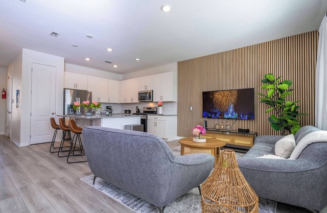 New and modern home, sleeps 6 in great location!