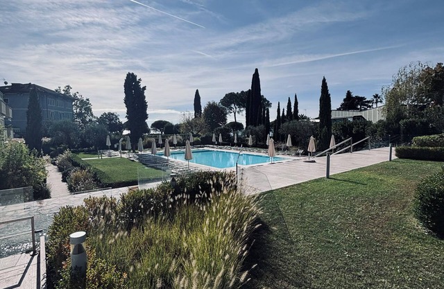 NEW apartment with pool and garage near the Beach