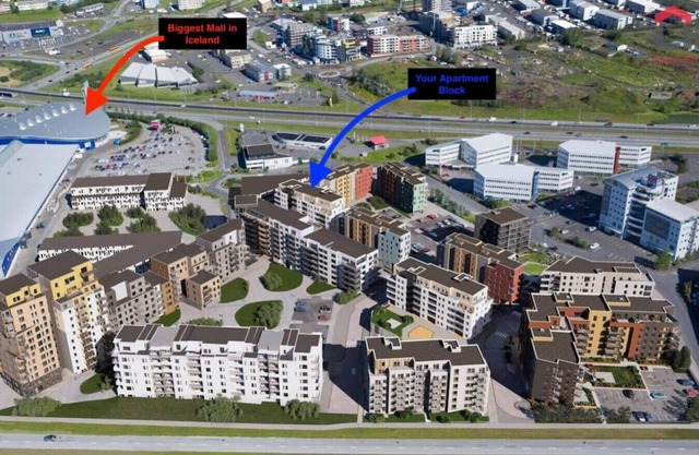 New Apt. Near Smáralind Mall With Private Parking