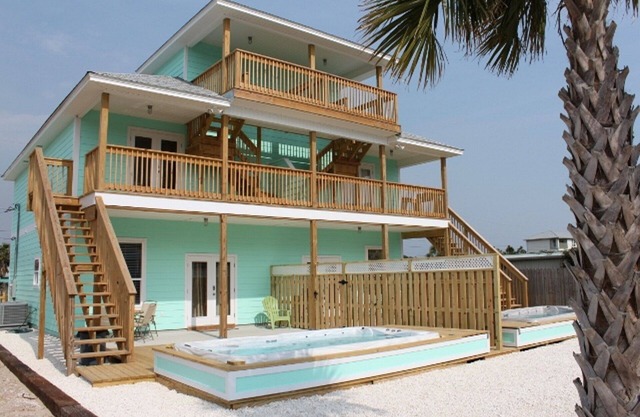 New Beach Townhouse w/Private Pool - Steps from the Beach
