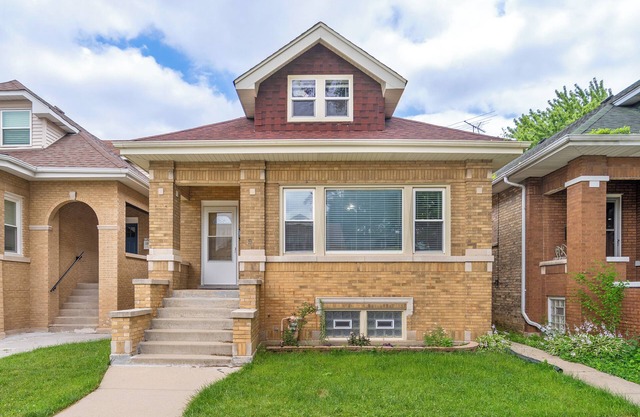 New! Beautiful 7BD Home - Sleeps 15 + 2 Car Garage