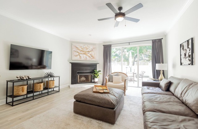 New Blue Treasure, 2 blks from restaurants & water