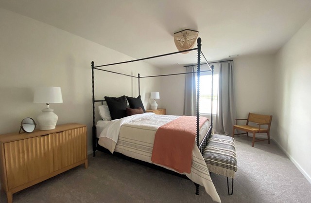New! Boiling springs Luxury Lake front home- sleeps 6 people