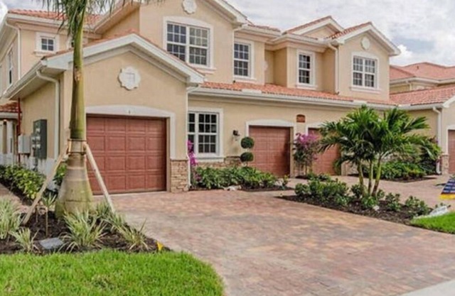 New Bonita Springs Condo Located Close To Naples, Beaches, Dining And Shopping.