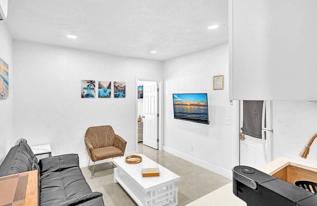 NEW Boutique One Bedroom Close to Aventura Mall & Beach