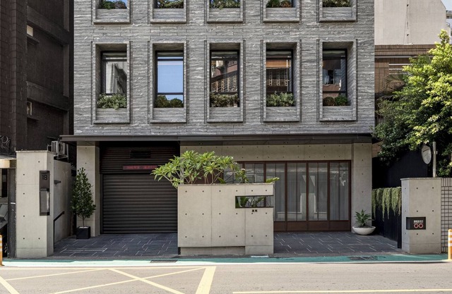 New Boutique Serviced Apartment centrally located between Da'an and Xin'yi Dist.