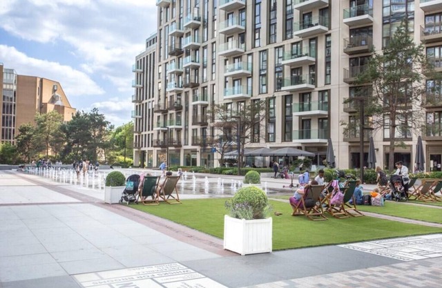 New Build 3 Bed Apartment with AC, by London's Tower Bridge