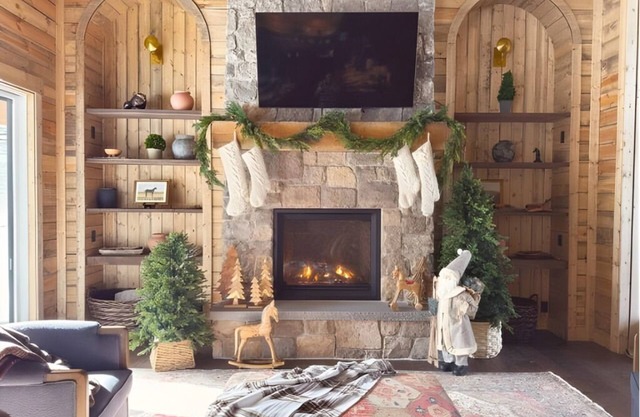 New Build Luxury Yellowstone House, 6 acres, Decks, Fire pit, Heat & AC on Creek