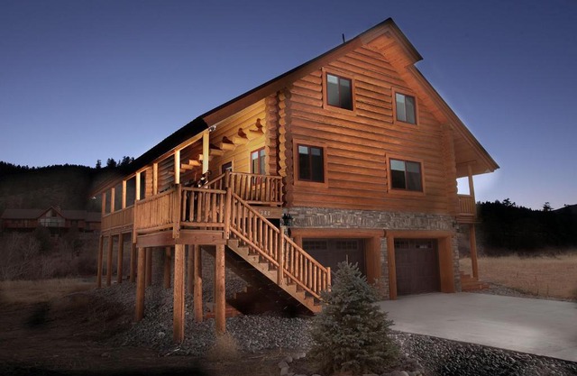New Build - South Fork Retreat with river view! 5 BR for 14!