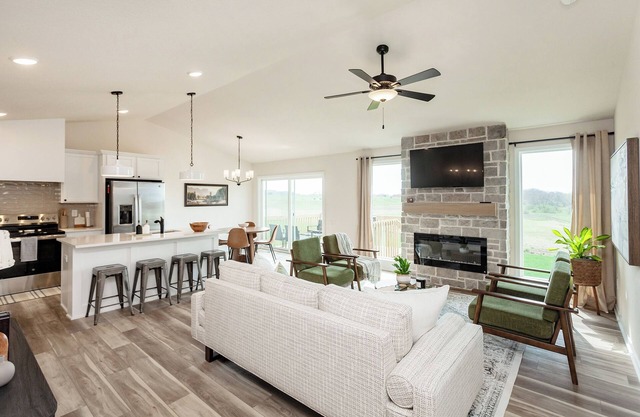 New Build with Fab Design! Theater/Game Room Great for groups! Sleeps 12!