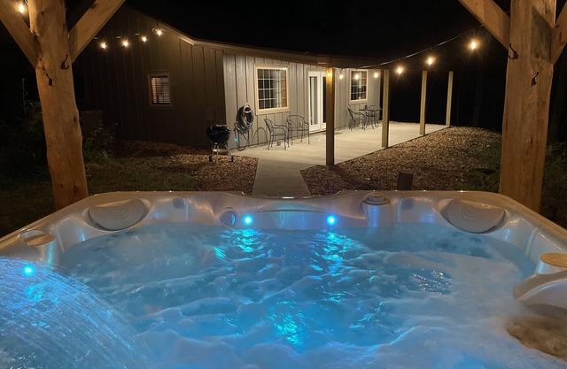 New cabin in the woods with private hot tub