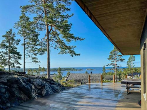 New Cabin With Sea View In Risør