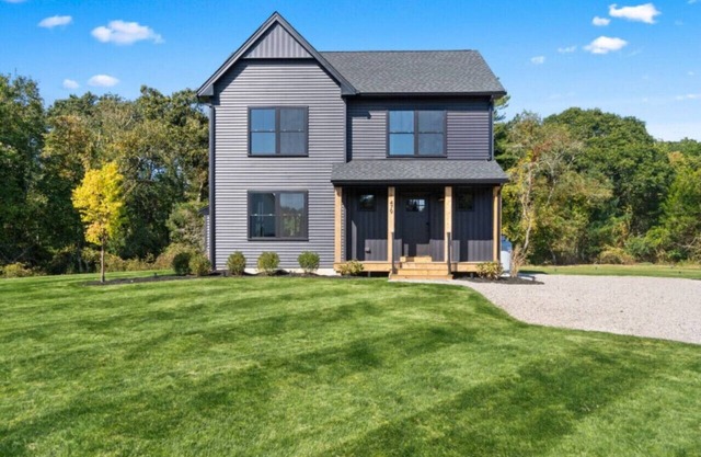 New Centrally located Stylish Modern Farmhouse