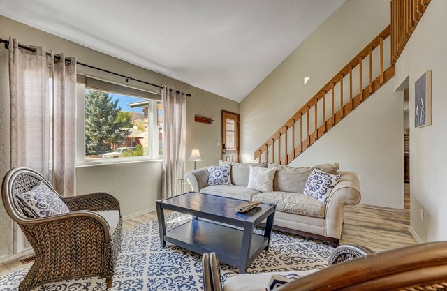 NEW! Centrally located I Garden of the Gods I Pets