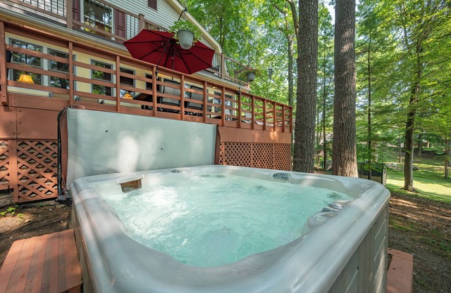 New! Charming Hideaway w/Hot Tub, Fire Pit & Dock