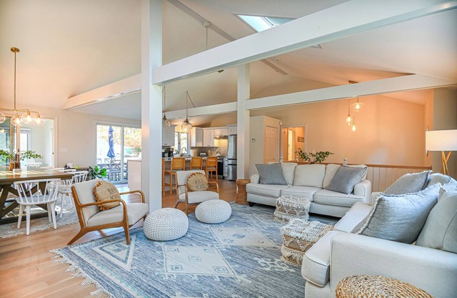 NEW! Completely renovated 6BR/3BA; 8-minute walk to Moody Beach