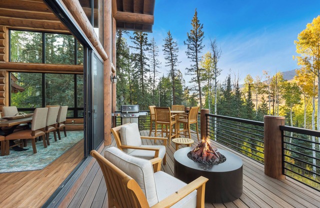 New Construction Mountain views 4 Bedroom Hot Tub!