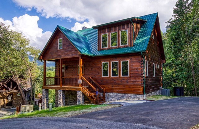 New Construction - 4bed 3.5 Bath in Beautiful Wears Valley!