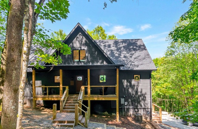 New Construction Beech Blessings Cabin-Sleeps 16-Double Master Layout-3000 Sq Ft