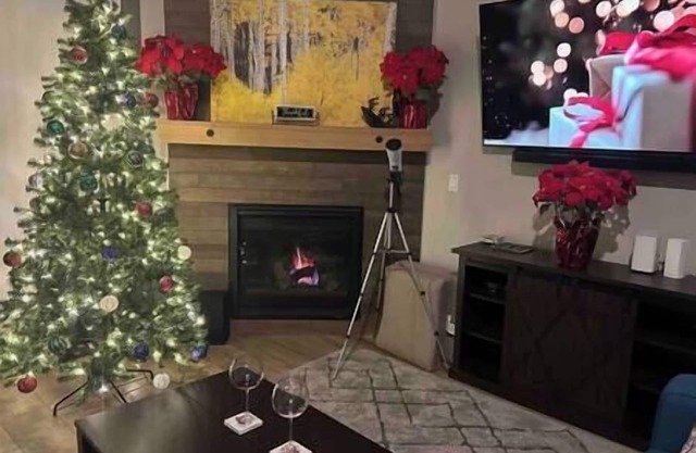 New Cool 4BR Mountain Home: Views, Games, Hot Tub