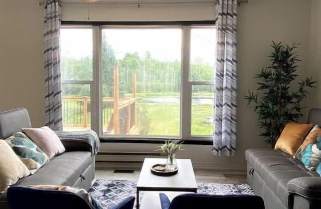 New Cozy and Private Cottage - Trent Lakes.