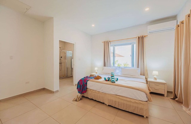 NEW | Cozy, BBQ, Spacious Outdoor, Pool, 6 Sleeps