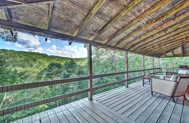 NEW Cozy Cabin with Sunset View - Sleeps 7