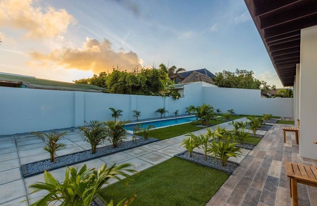 NEW - COZY & MODERN One Bedroom close to Beach