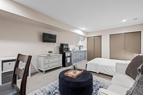 New! Cozy Studio Kitchenette - Near Sloans Lake