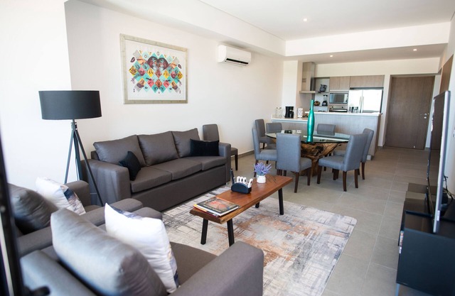 New Deluxe Unit, Signature Condominium by The Harbor