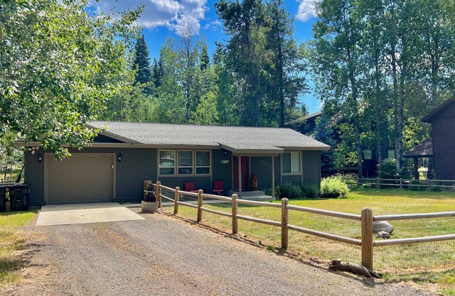 New - Dobby's Place - Fenced yard - Close to downtown - WiFi - Pet-friendly - Garage