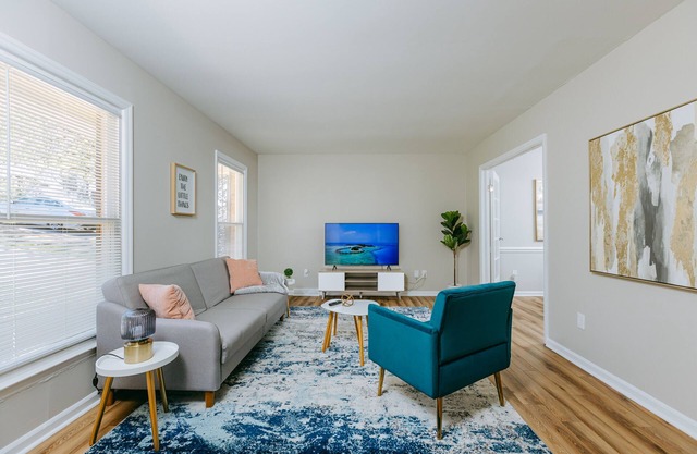 *NEW* Dream Getaway ~ Modern 4BR Home w/King Bed