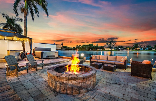 NEW! Drift Inn-Lakefront Home w/Hot Tub, Outdoor Bar, Golf!