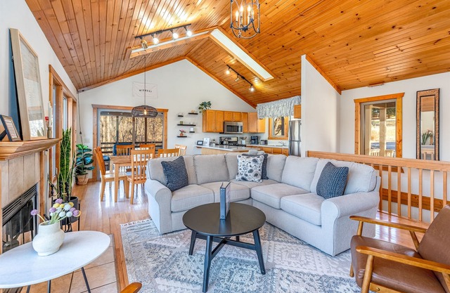 New! Driftless Haus: Cozy & Secluded Retreat | Hot Tub & Firepit