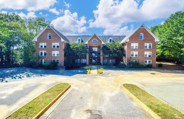 NEW! Eagles Landing 2BR/2BA condo in Auburn close to downtown! Sleeps 7!