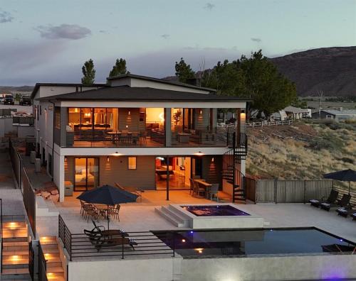 New Exclusive Retreats Desert Vista Heated Pool