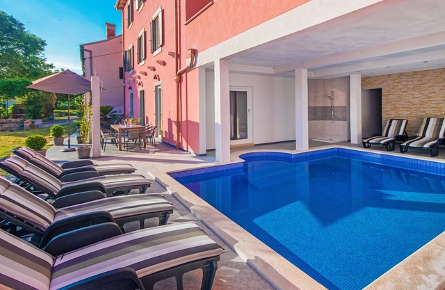 New! Grandiose pool villa with sea views