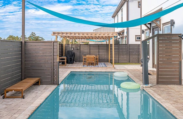 *New~Heated Pool+Great Patio+Grill+Pool Table