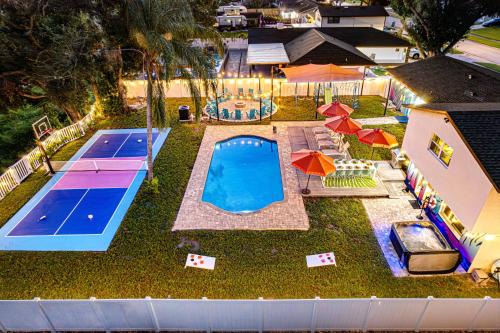 NEW-Heated Pool-Pickleball-Hot Tub-Movie Theater-Game Room-Playset-Basketball-10 Beds