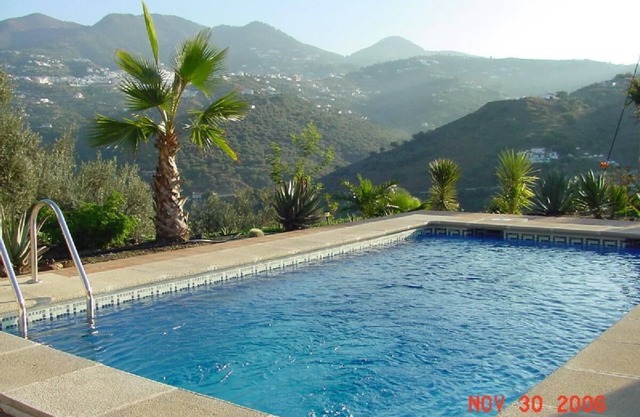New holiday home with fireside, central heating, palm trees and pool