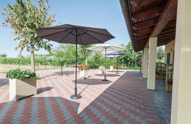 New Holiday House in Bastia Umbra with independent apartments and parking space