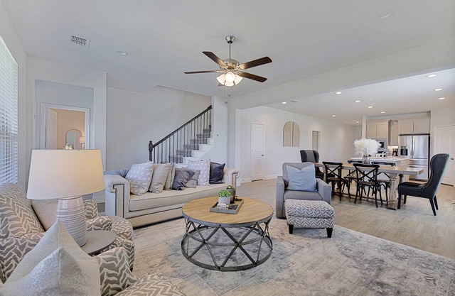 New home, Argyle TX, 4 Bd rooms, 5 bds, 3 Bathrooms, Office, Gameroom, Sleeps 11