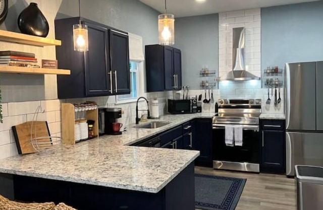 NEW Home Sleeps 8! Walk to Sherman, 2 Yards, Dog & Kid Friendly Boiling Springs