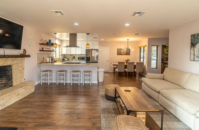 New Home W/POOL close to downtown & UCR