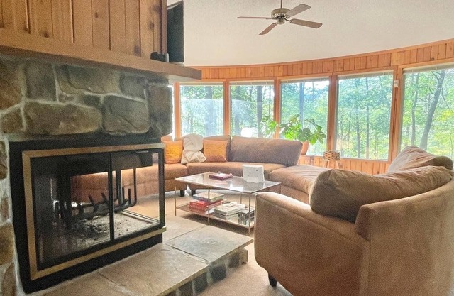 NEW & HOT! Huge, Dog-Friendly, Mid-Century Fabulous rancher