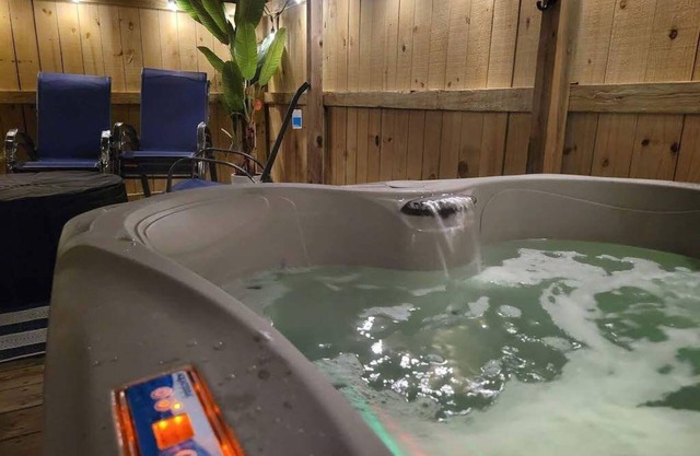 * New Hot Tub * Best Location on the Wine Trail! *